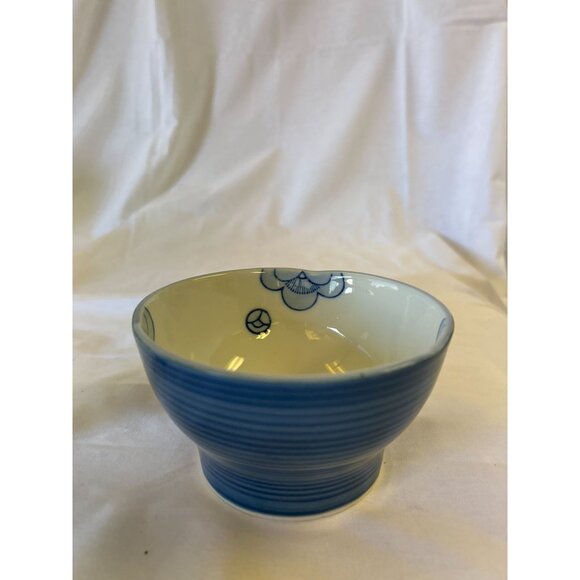 Blue & White Porcelain Bowl With Floral Design - Picture 1 of 2
